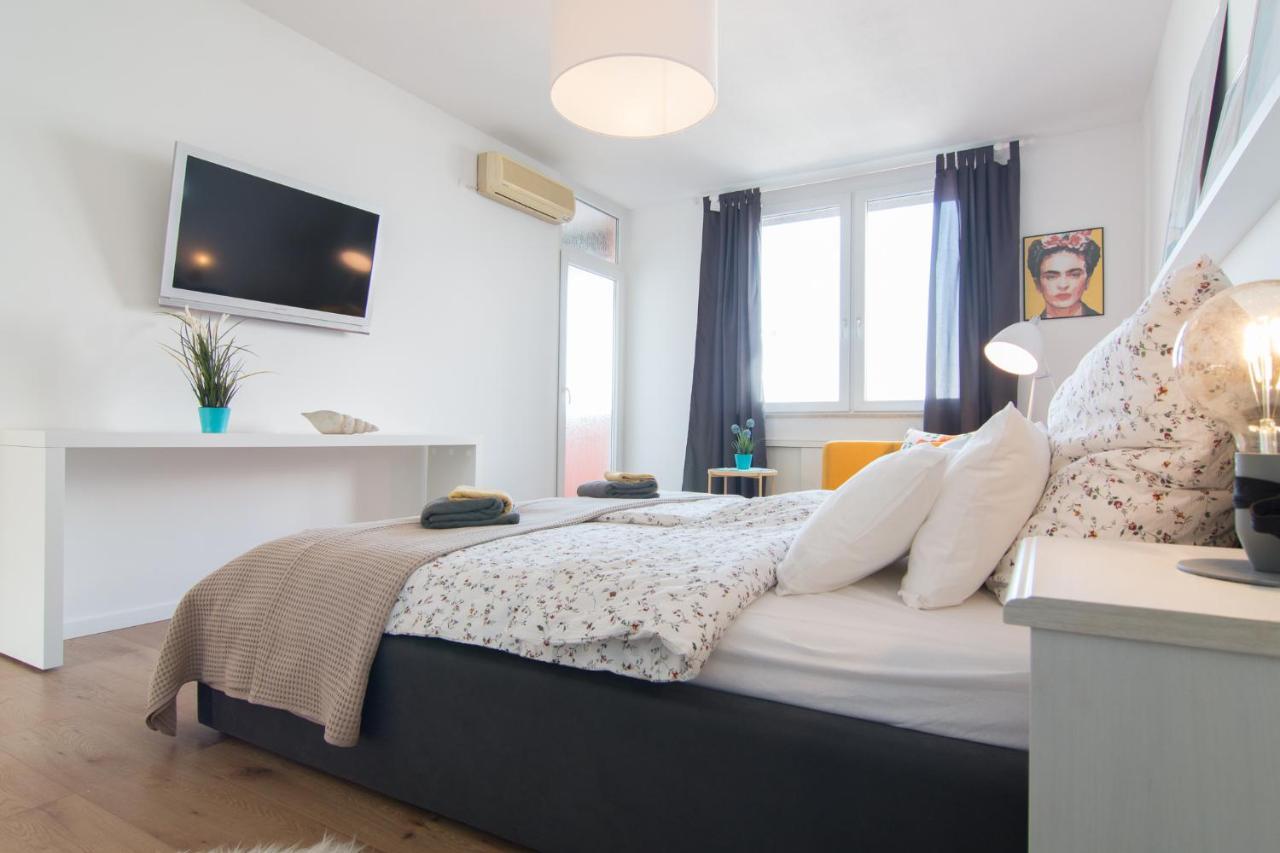 Harbour-Apartment With Sea View And Parking Spot พูลา ภายนอก รูปภาพ